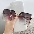 Oversized square sunglasses with purple gradient lenses and gold chain temples - Gold Frame Gradient Grey