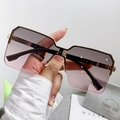 Occhiali da sole oversize moderni con montatura in metallo e lenti sfumate da donna - Montatura Dorata Grigio a Rosa