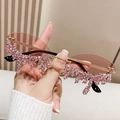 Occhiali da sole senza montatura con lenti rosa e dettagli pendenti di diamanti - Montatura Dorata Lenti Rosa