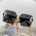 Modische randlose quadratische Sonnenbrille mit dunkelgrauen Gläsern und Kristallen - Schwarzer Rahmen Schwarz Graue Gläser