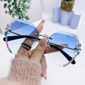 Gafas de sol de gran tamaño sin montura con lentes degradadas azules y detalles de strass - Azul Degradado