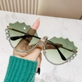 Occhiali da sole senza montatura ondulati con lenti verdi sfumate e strass - Strass Bianchi Lente Verde Sfumato