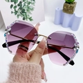 Gafas de sol sin montura con lentes degradadas moradas y adornos de flores de cristal - Púrpura Degradado