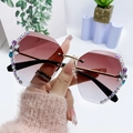 Lunettes de soleil sans monture avec verres dégradés café et fleurs en strass chic - Marron Rouge Dégradé