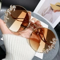 Occhiali da sole oversize senza montatura con metallo dorato, lenti sfumate e strass - Montatura Oro Lente Tè Sfumata
