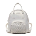 Mini sac à dos blanc perle avec motif à vagues matelassé et plaque de marque en métal - Blanc Cassé