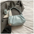 Borsa a nuvola plissettata azzurra con finitura lucida e tracolla intrecciata da donna - Senza Ciondolo / Blu