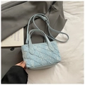 Bolso cuadrado pequeño azul claro con textura de rombos plisados y correa de hombro - Azul sin Colgante
