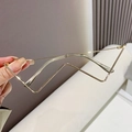 Modische goldene Halbrandbrille mit geometrischem Rahmen und luxuriöser Metallkette - Goldrahmen