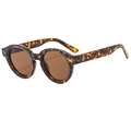 Vintage-Sonnenbrille mit ovalem Schildpatt-Rahmen, braunen Gläsern und Silbernieten - Leoparden-Rahmen / Teebraune Gläser