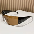 Gafas de sol Y2K sin montura con lentes marrones y remaches de estrella plateada en marco negro - Patas Negras Lentes Té