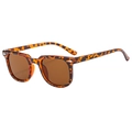 Retro square sunglasses with tortoiseshell frame and brown lenses in 45-degree view - Leopard Frame / Tea Lens