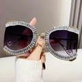 Gafas de sol doradas montura en D con diamantes de imitación y detalle de perla - Marco Dorado Lentes Grises Degradadas