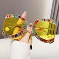 Gafas de sol montura en D con pedrería multicolor y lentes de color amarillo vivo - Montura Dorada Lentes Amarillas