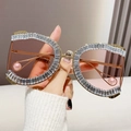 Gafas de sol montura en D con borde de cristal, lentes rosas degradadas y detalle de perla - Montura Dorada Lentes Rosas