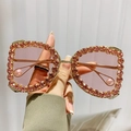 Fashion D-frame sunglasses with pink rhinestones, gold metal frame and pearl tips - Gold Frame Pink Lenses