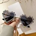 Modische randlose Herz Sonnenbrille mit schwarzen Gläsern und bunten Strasssteinen - Goldrahmen Schwarzgrau