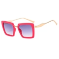 Chic oversized square sunglasses with pink frames, gradient lenses and gold metal temples - Red Frame Double Grey Lens