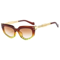 Occhiali da sole cat-eye alla moda con montatura sfumata e aste a catena d'oro - Montatura Sfumata Te e Leopardata Lenti Te
