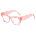 Lunettes de soleil œil de chat élégantes avec monture rose translucide et design carré - Monture Rose Dégradé Verres Transparents