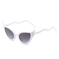 Lunettes de soleil œil-de-chat blanches avec branches ondulées et verres dégradés - Monture Blanche Verre Gris