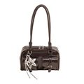 Dunkelbraune glänzende Umhängetasche mit Vordertaschen und silbernem Stern-Anhänger - Mit Anhänger / Braun