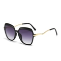 Occhiali da sole quadrati cat eye con lenti sfumate viola e stanghette in metallo oro - Montatura Nera Doppia Lente Grigia