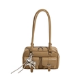 Khaki glänzende Handtasche mit Außentaschen und Herz-Stern-Anhängern aus Kunstleder - Mit Anhänger / Khaki