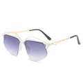Lunettes Y2K futuristes demi-cerclées avec verres dégradés violets et pont doré ondulé - Monture Blanche Verre Gris