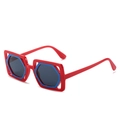 Lunettes de soleil carrées à monture rouge et bleue avec verres hexagonaux noirs - Monture Rouge Motif Bleu Verres Gris