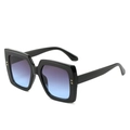 Gafas de sol cuadradas de moda con lentes degradadas azul-púrpura y remaches dorados - Montura Negra Lentes Gris Azul
