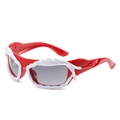 Occhiali da sole natalizi stile Y2K rosso e bianco con montura festiva in plastica - Montatura Rossa Bordo Bianco Lenti Grigie