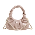 Bolso nube plisado elegante en rosa crema con cadena de perlas y correa dorada - Rosa