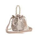 Elegante borsa a secchiello in raso champagne con manico di perle e catena - Argento