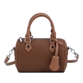 Bolso Boston marrón de cuero litchi con asas dobles y correa de plata larga - Caqui oscuro
