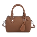 Borsa Boston in pelle marrone con motivo litchi, dettagli argento e tracolla - Cachi