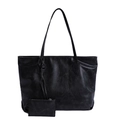 Bolso tote minimalista de cuero negro brillante con un pequeño monedero a juego colgado - Negro