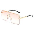 Lunettes de soleil carrées en métal avec verres dégradés roses et monture dorée chic - Monture Dorée Verres Dégradés Roses