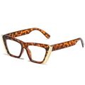Fashion cat eye sunglasses in tortoiseshell frame with golden triangle metal accents - Leopard Frame Clear Lens