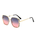 Modische quadratische Metallsonnenbrille mit Goldrahmen und blau-pinken Verlaufsgläsern - Goldrahmen Grau-Rosa Gläser
