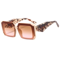 Chic square sunglasses with gradient lenses and brown tortoiseshell patterned temples - Beige Frame Brown Pink Lens