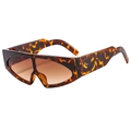 Fashion oversized shield sunglasses in brown tortoiseshell frame with gradient lenses - Leopard Frame / Tea Lens