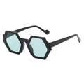 Lunettes de soleil hexagonales tendance avec monture noire et verres bleu clair translucides - Monture Noire Verres Bleus