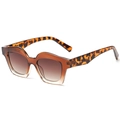 Fashionable oversized lip-shaped sunglasses with tortoise shell frames and brown lenses - Gradient Tea Frame Tea Lens