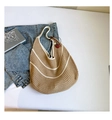 Bolso tote de paja tejida beige con rayas blancas y colgante de fresa roja - Con Ornamento / Caqui