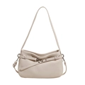 Minimalistische cremefarbene Schultertasche mit Faltenstruktur und silbernen Details - Weiß