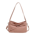 Sac à bandoulière rose plissé en similicuir avec boucle en métal et lanière de transport - Rose