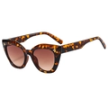 Classic tortoise shell cat eye sunglasses with metal rivets and brown gradient lenses - Leopard Frame / Tea Lens