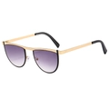 Gafas de sol geométricas cat-eye con montura dorada y lentes degradadas en violeta - Marco Dorado Gris Degradado / 0,1