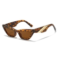Retro cat-eye tortoiseshell sunglasses with brown lenses and golden metal temples - Leopard Frame / Tea Lens